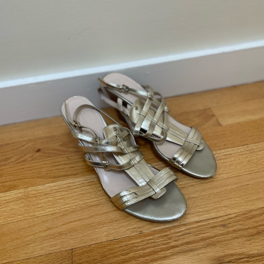 Gold wedges - great for events!